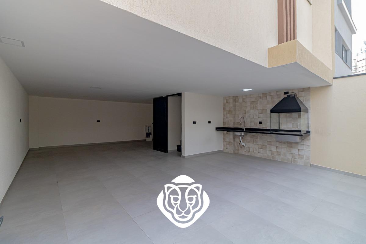 Área de churrasqueira / Garagem