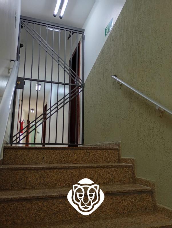 Portão de acesso as salas