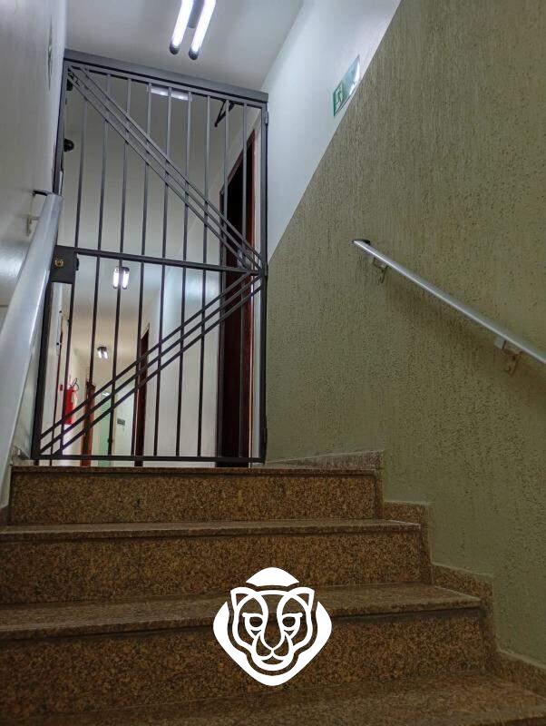 Portão de acesso as salas