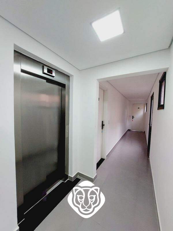 Hall social e elevador 