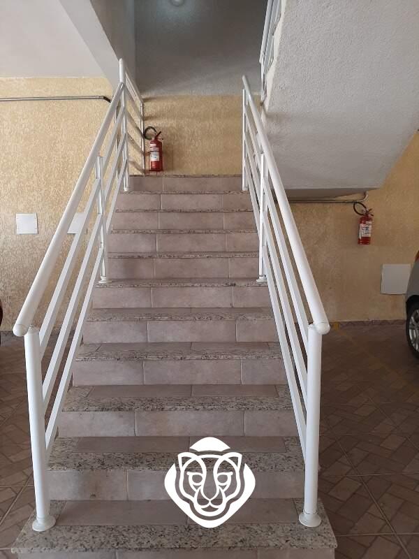 Escada de acesso apto