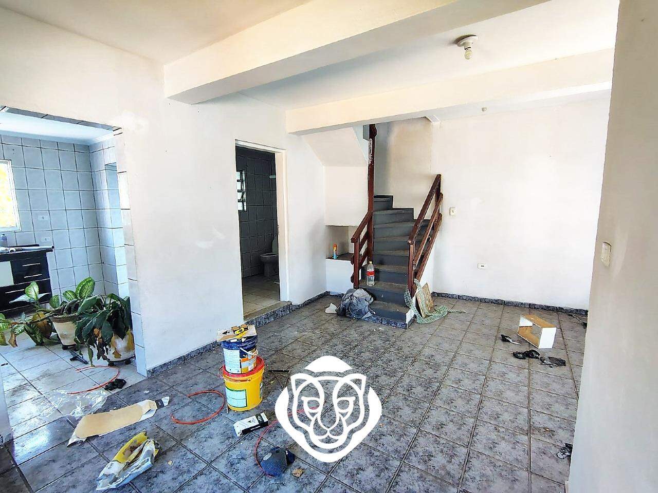 Apartamento sobre loja sala 