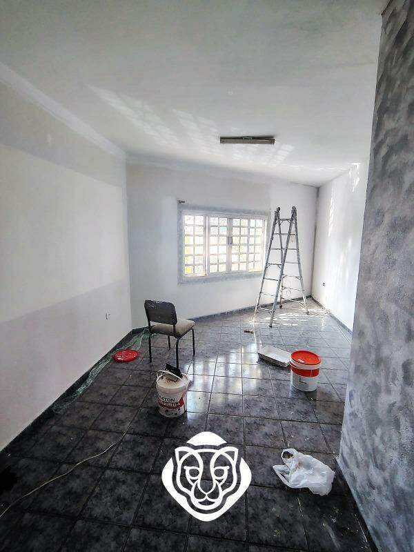 Apartamento sobre loja sala 