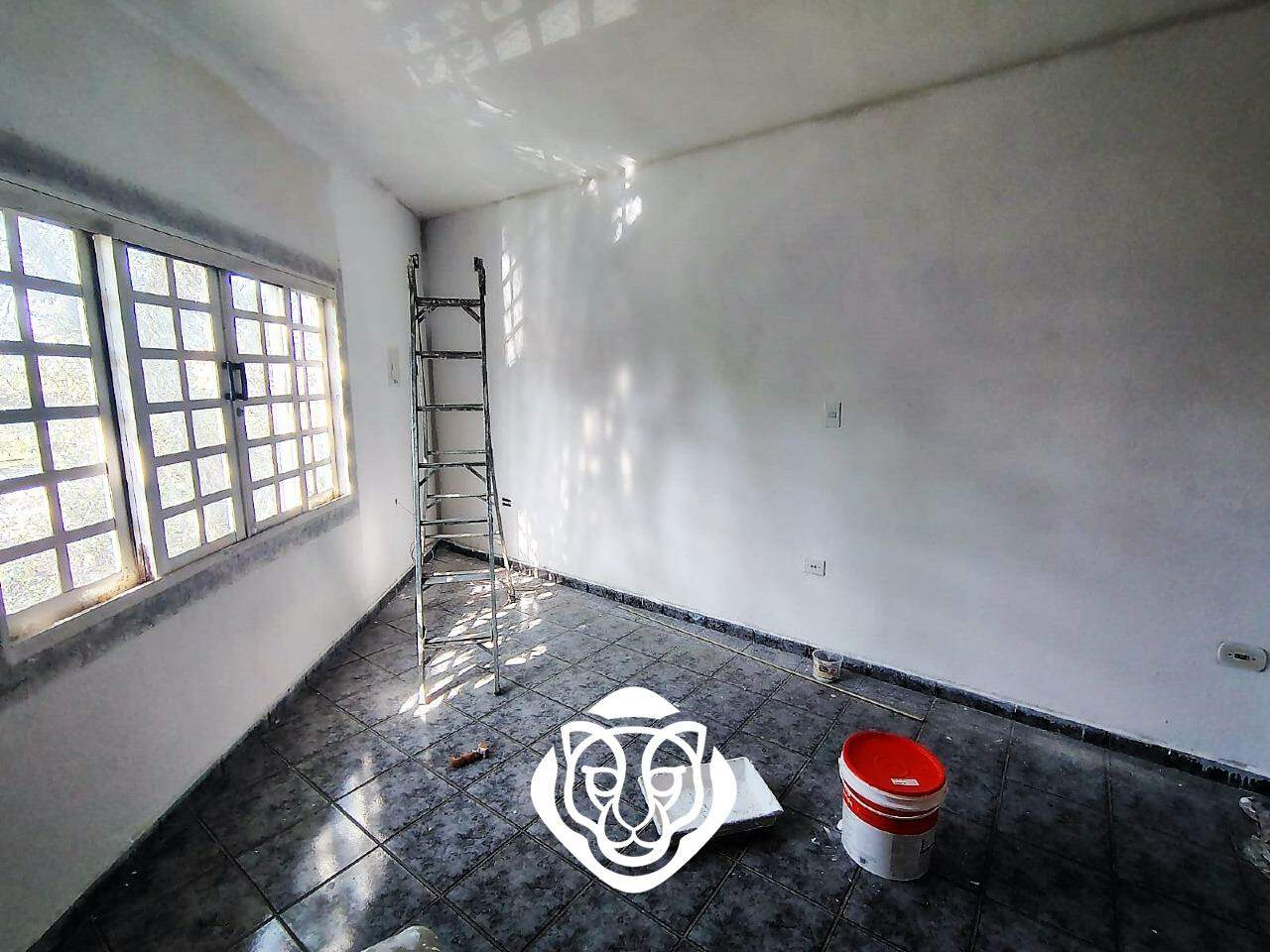 Apartamento sobre loja sala 