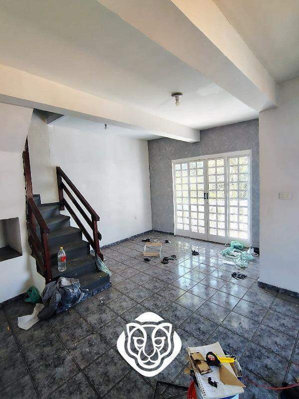 Apartamento sobre loja sala 