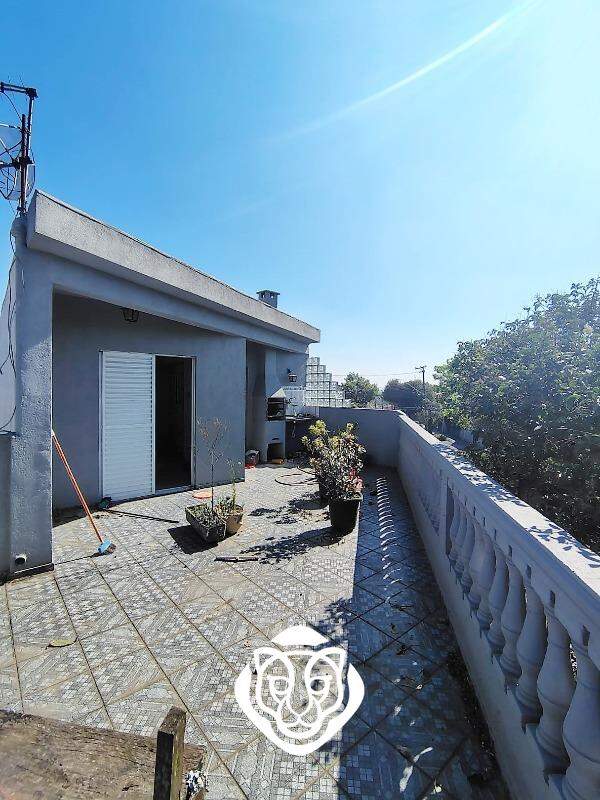 Apartamento sobre loja quintal 