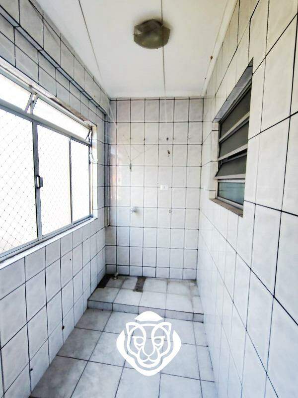 Apartamento sobre loja área de serviço