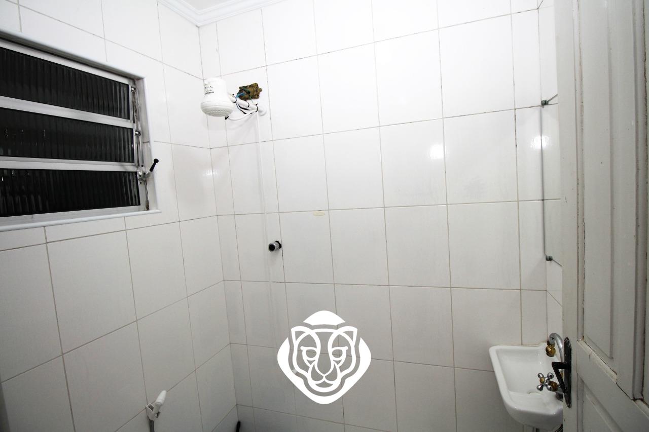 Área de serviço com banheiro