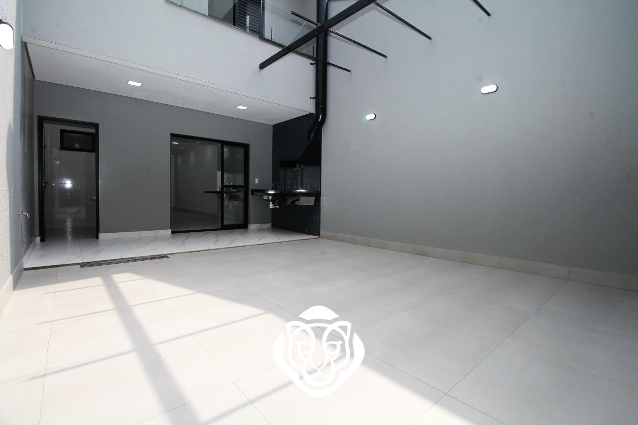 Quintal com churrasqueira 