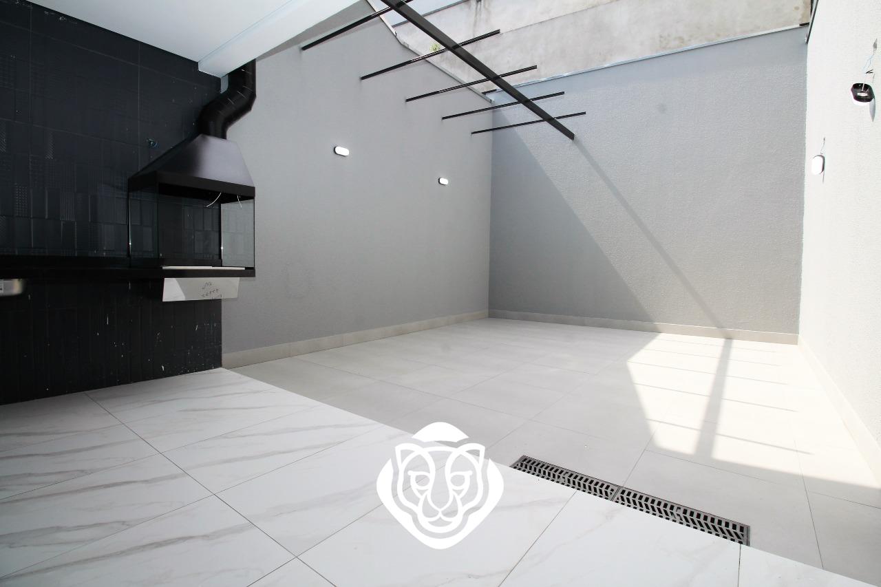 Quintal com churrasqueira 