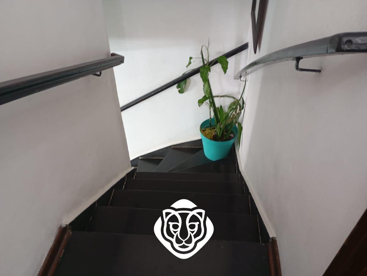 Escada para dormitórios Casa I