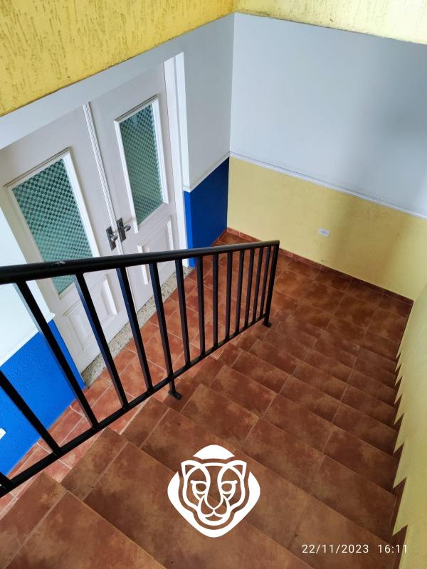 Escada de acesso ao salão de festas