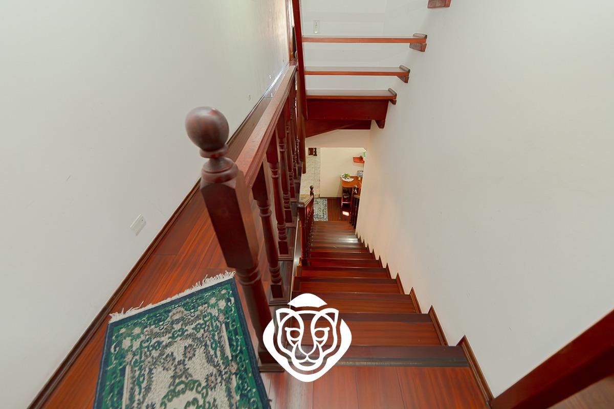 Acesso aos dormitórios casa frente