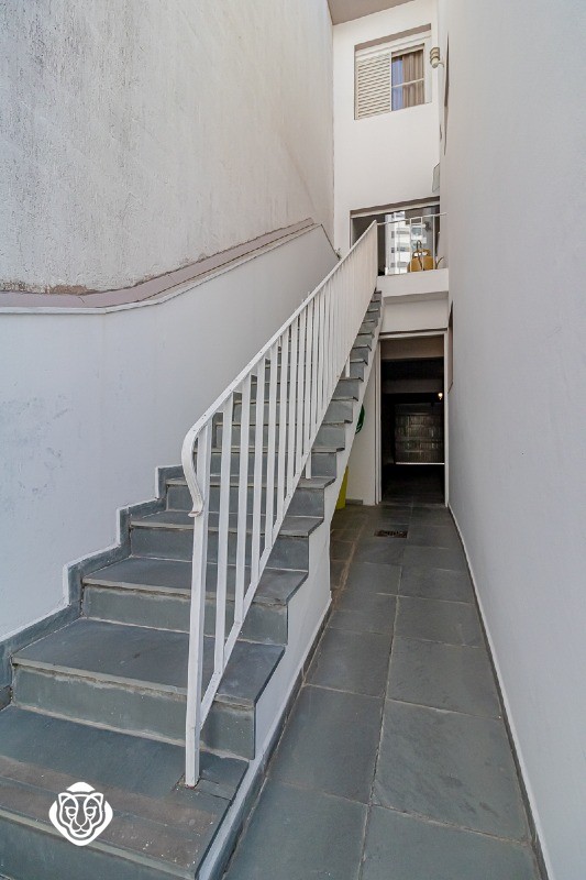 Acesso ao quintal / Garagem