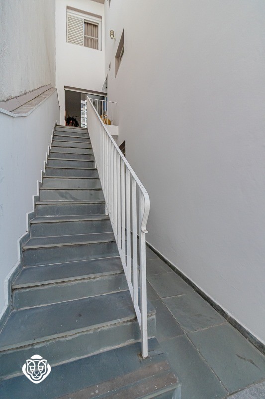 Acesso ao quintal / Garagem