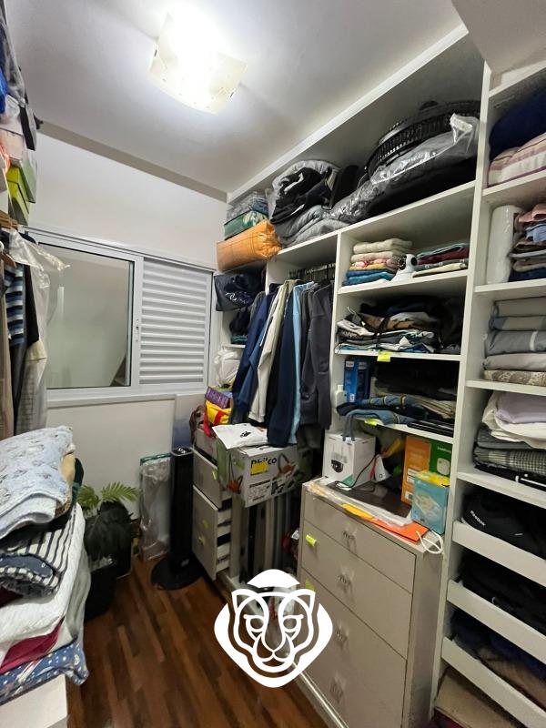 Dormitório II / Closet