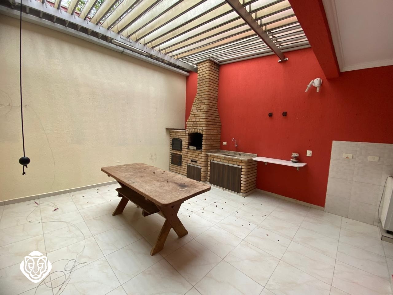 Quintal com churrasqueira 