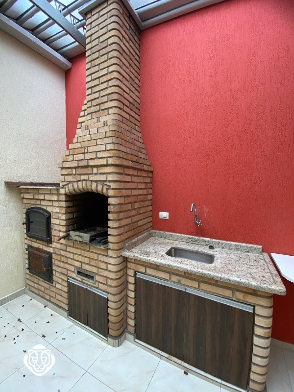 Quintal com churrasqueira 