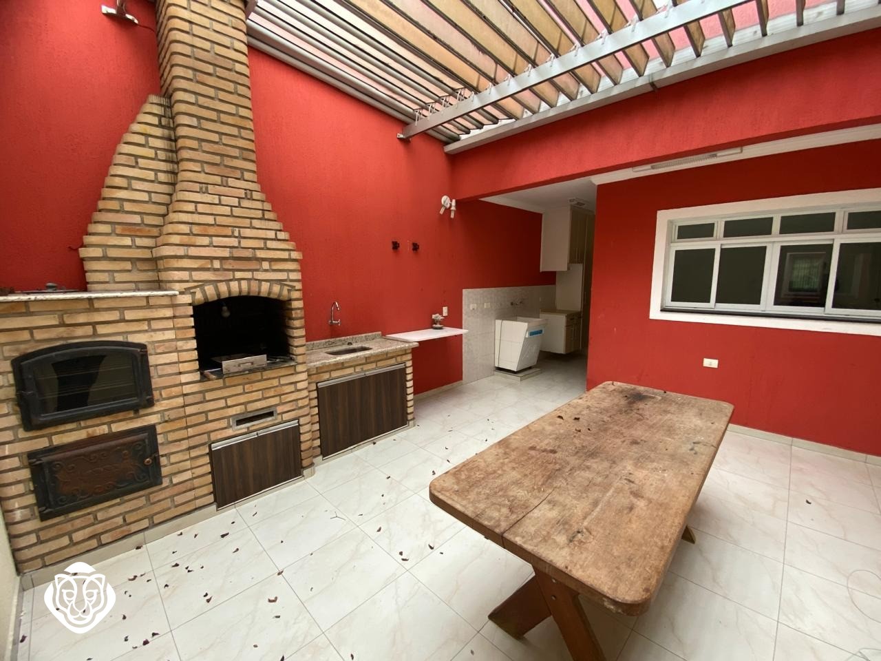 Quintal com churrasqueira 