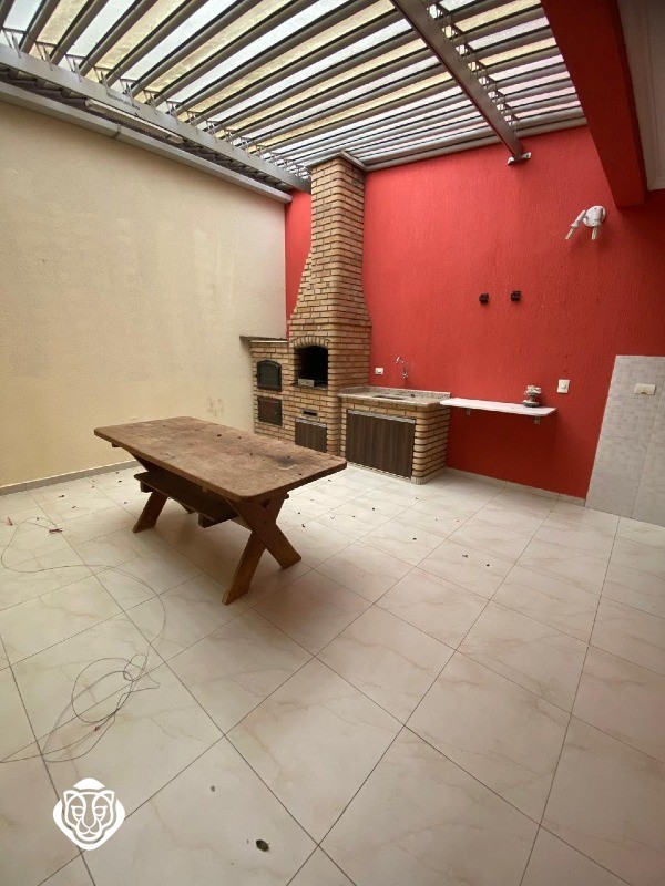 Quintal com churrasqueira 