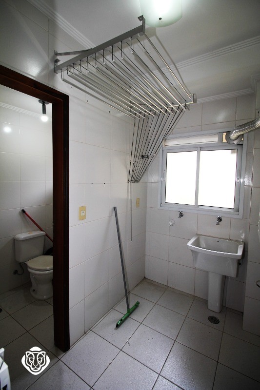 Área de serviço com lavabo