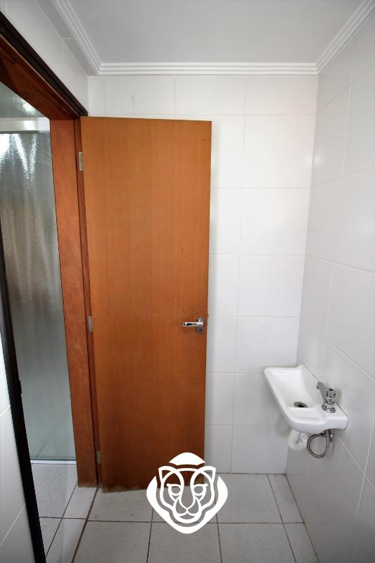 Área de serviço com lavaboviço