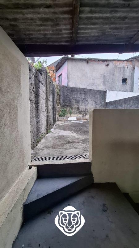 Acesso ao quintal dos fundos 