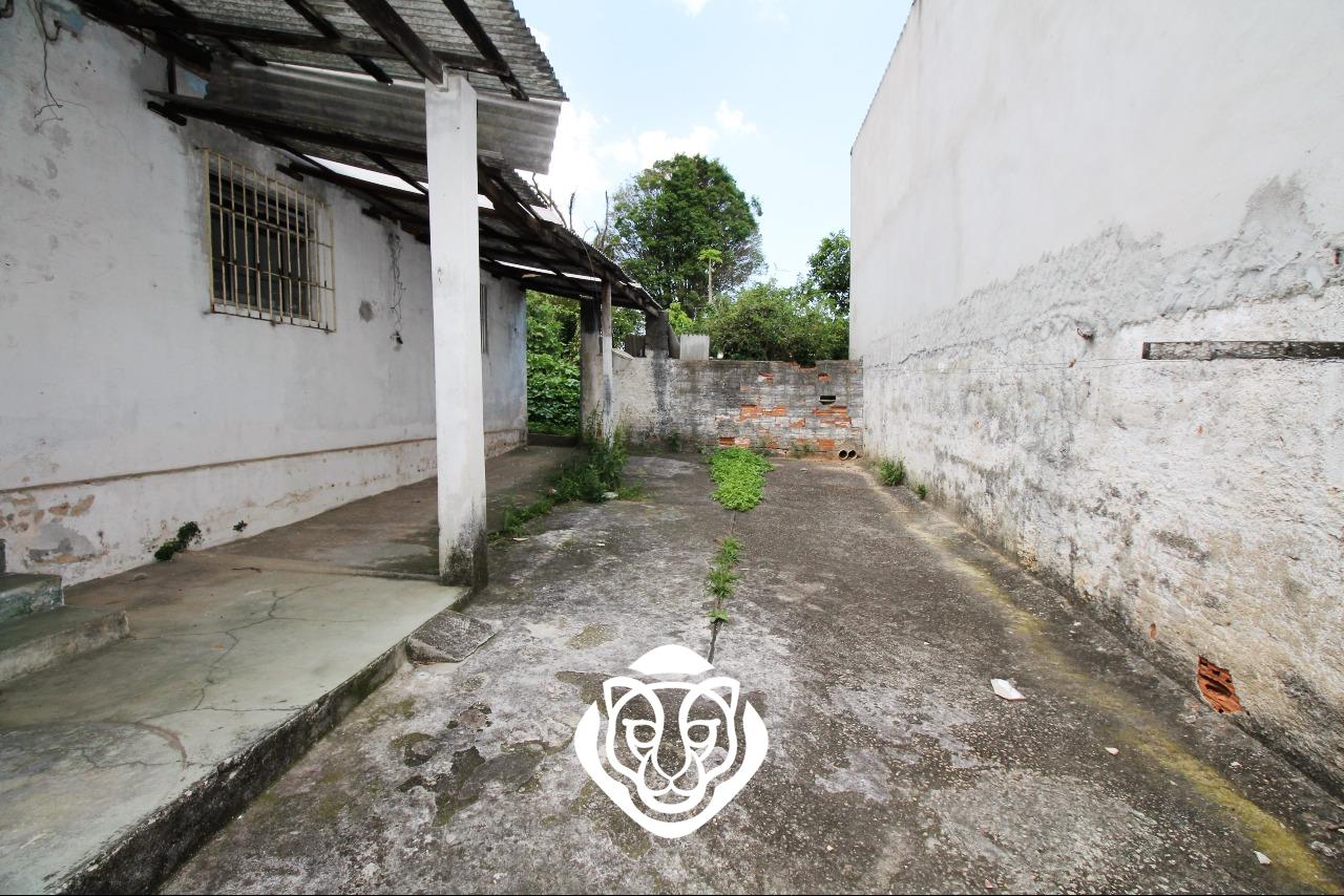 Entrada lateral terreno