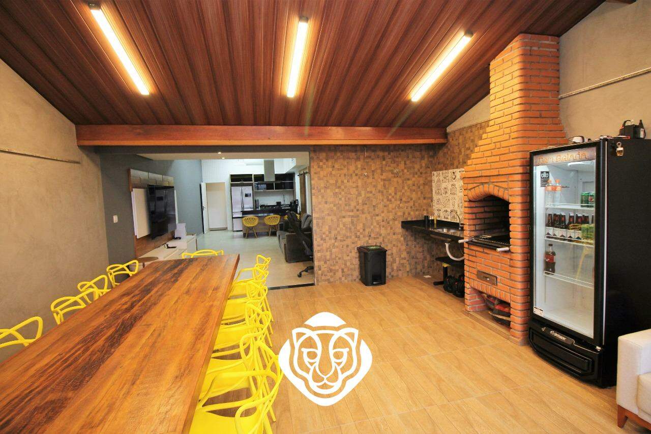 Cobertura churrasqueira 