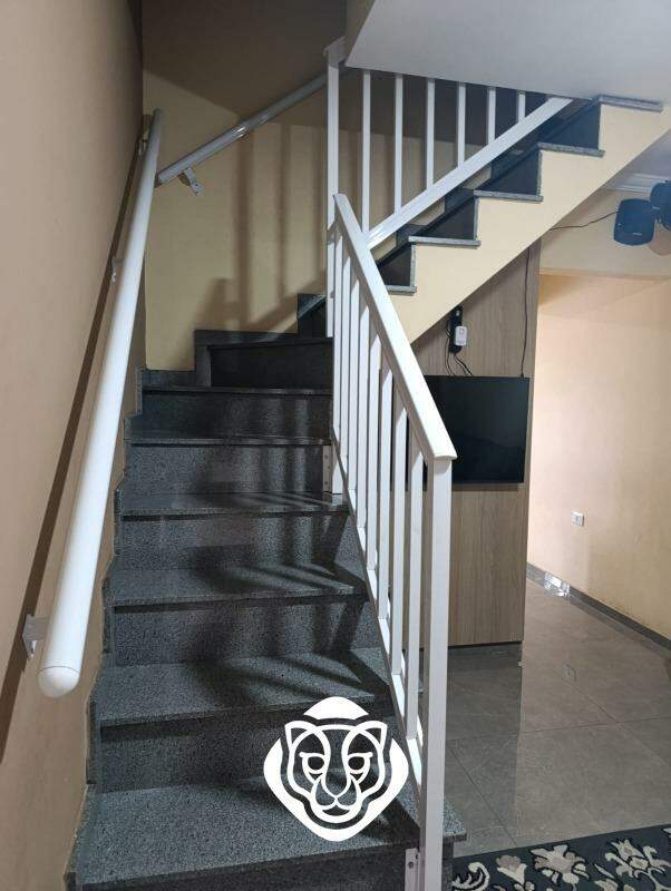 Escada acesso dormitórios - casa I
