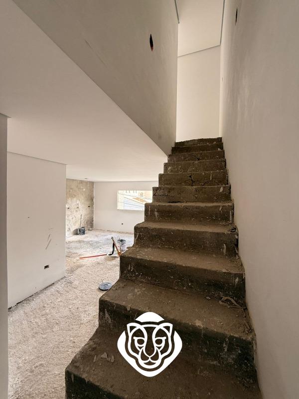 Escada de acesso dormitórios 