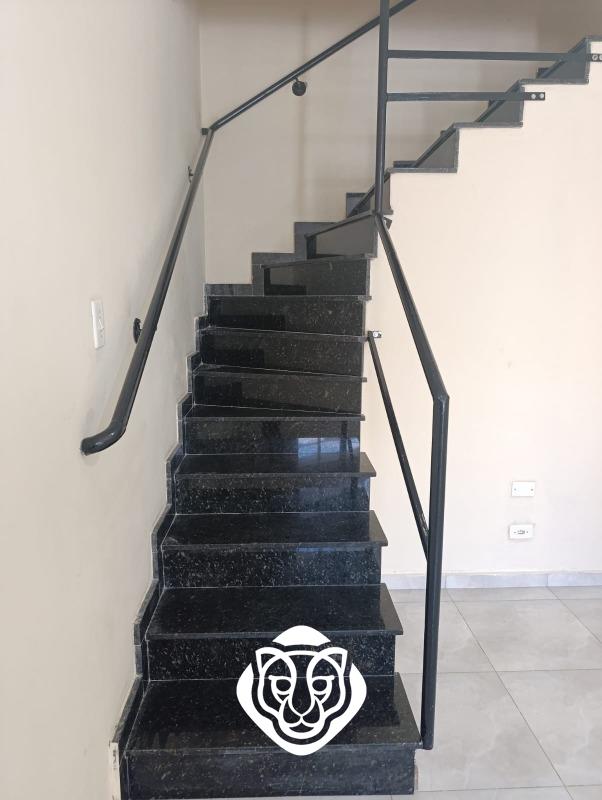 Escada acesso dormitórios