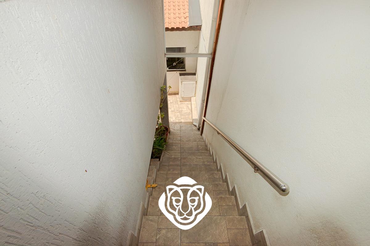 Acesso ao quintal fundos 