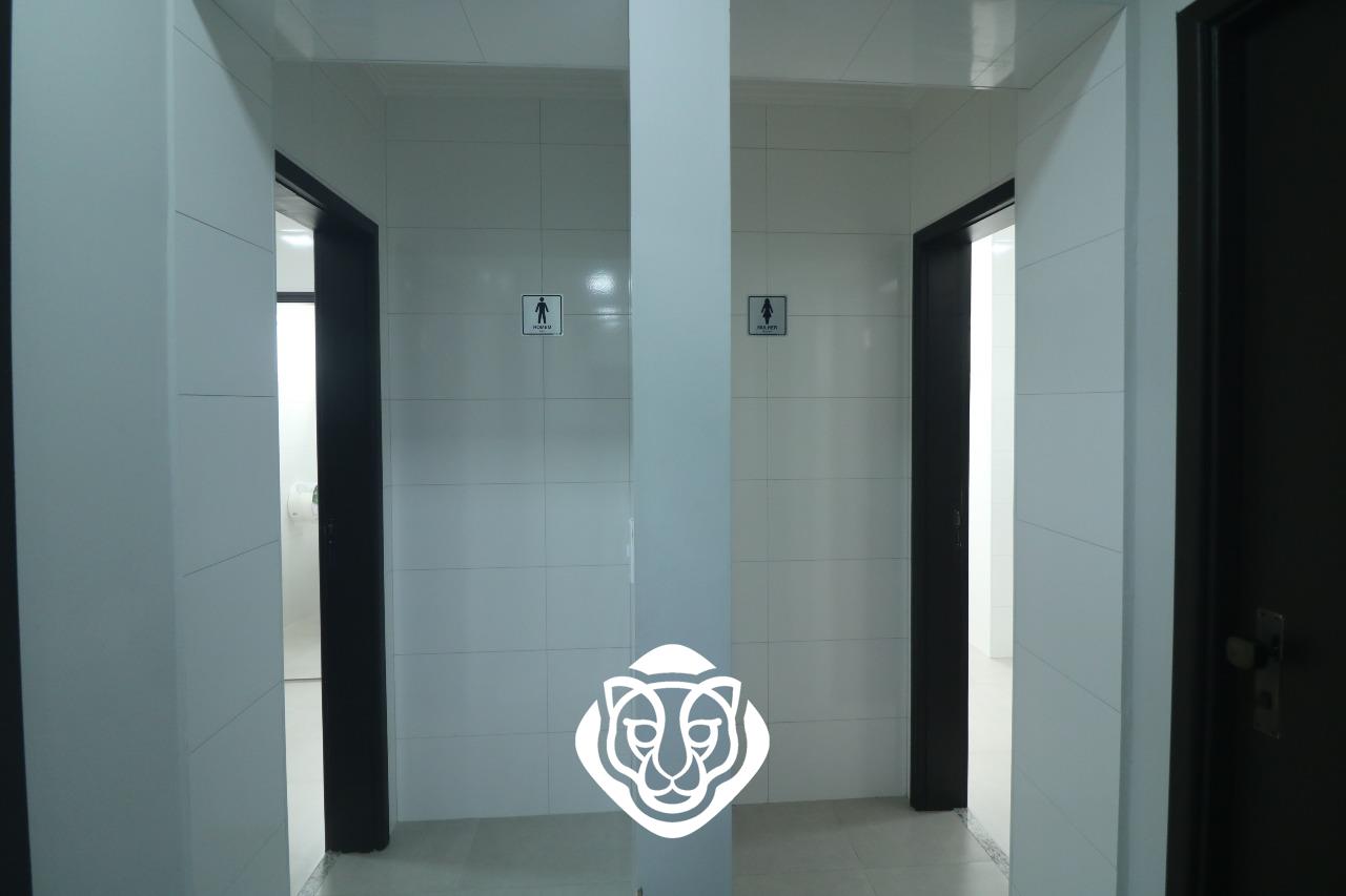 Banheiros feminino e masculino