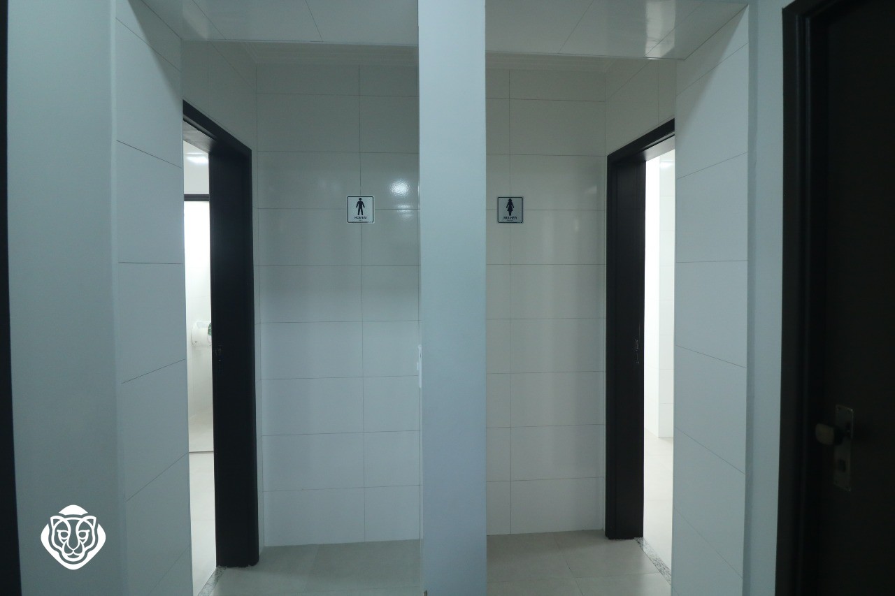 Banheiros feminino e masculino