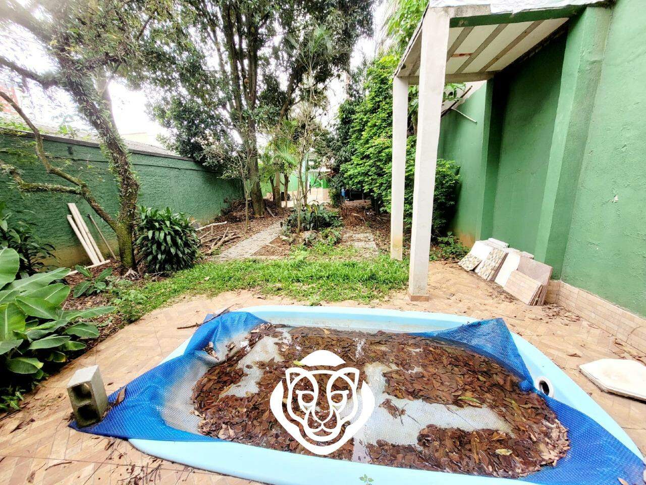 Quintal com piscina