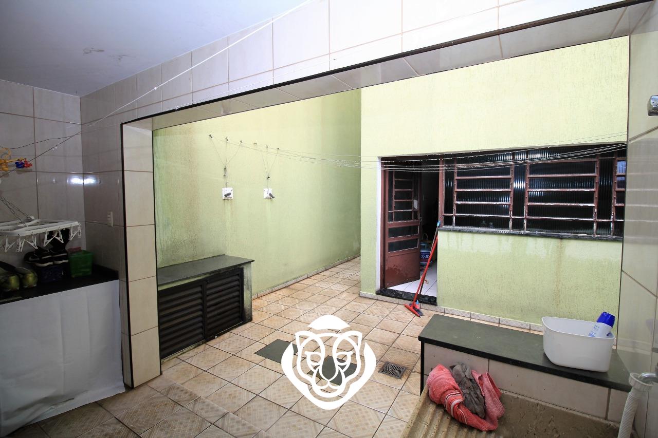 Quintal com churrasqueira 