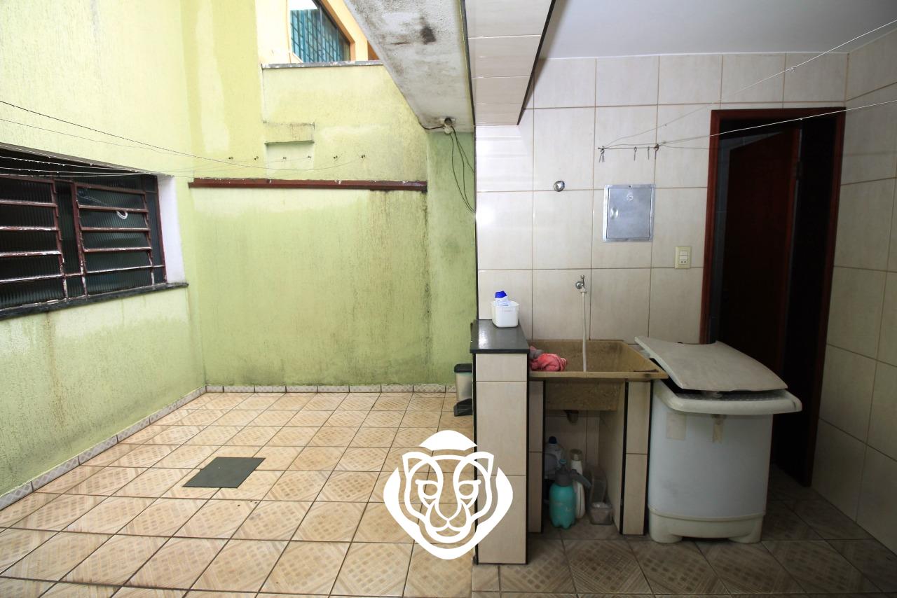 Quintal com churrasqueira 