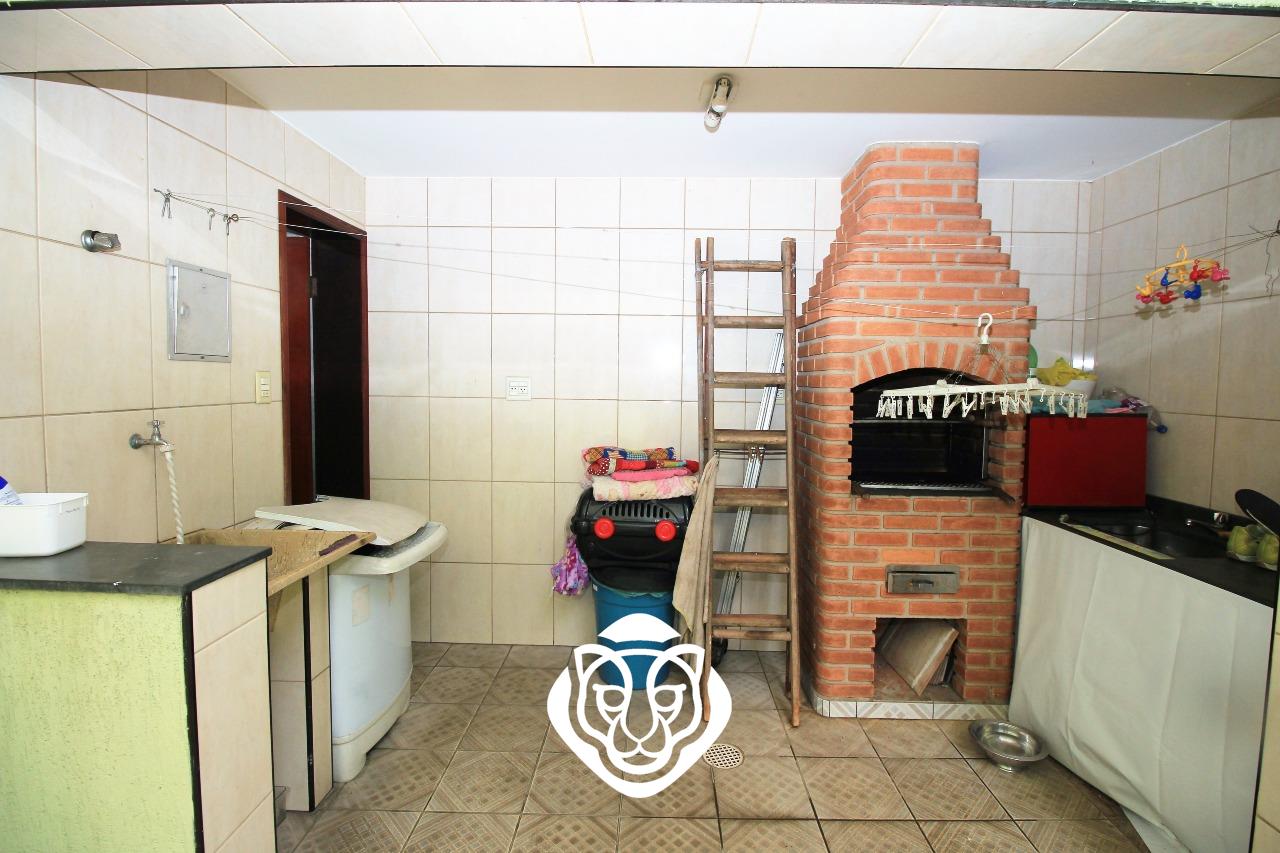 Quintal com churrasqueira 