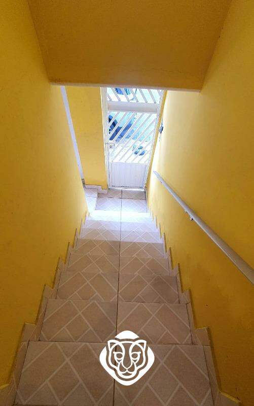 Escada de acesso ao imóvel