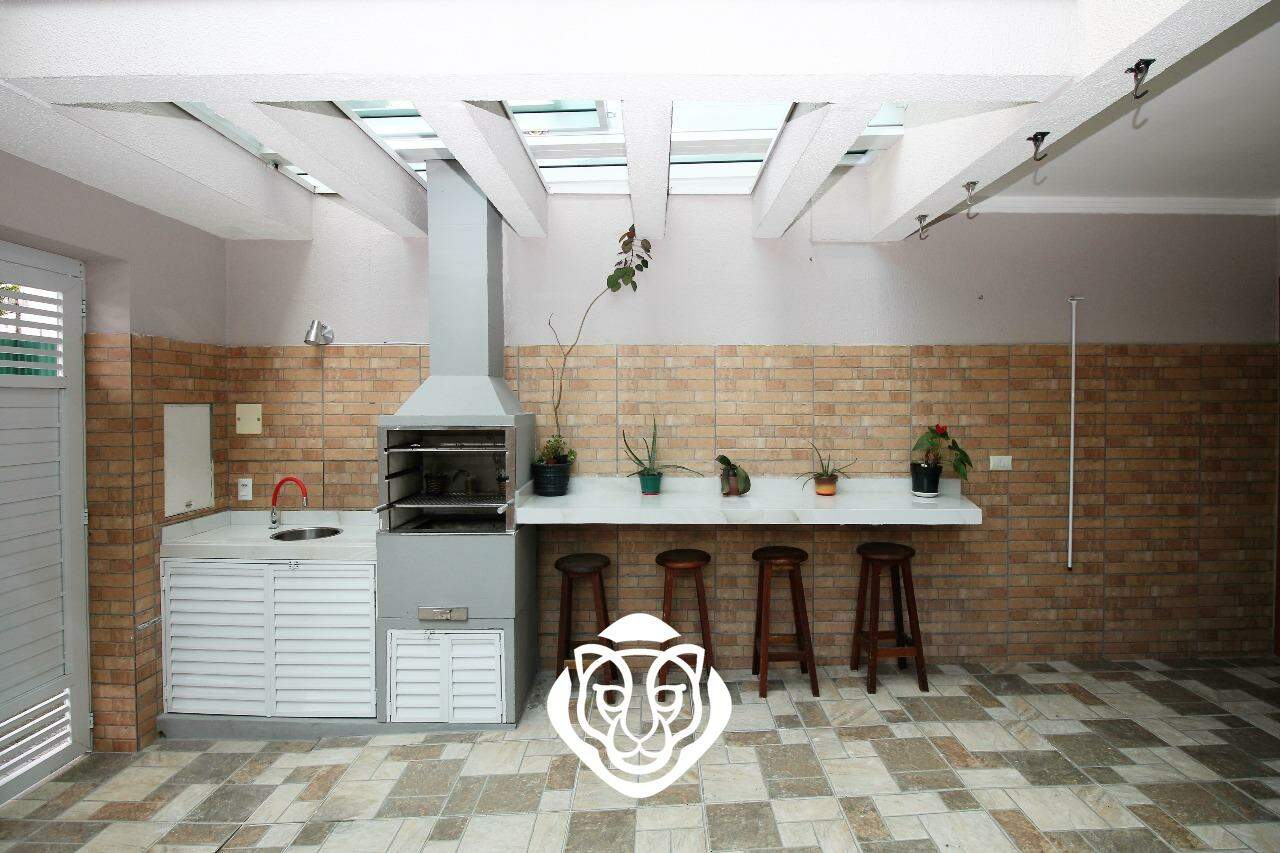 Garagem com churrasqueira 