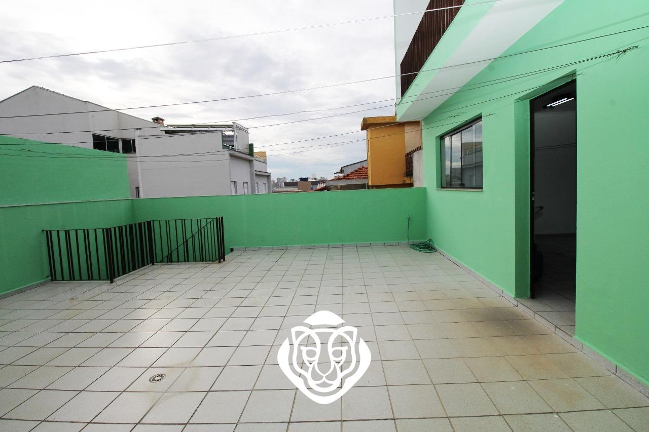 Quintal com churrasqueira 