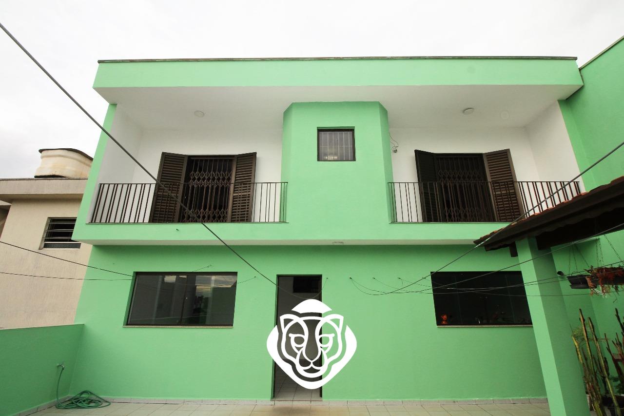 Quintal com churrasqueira 