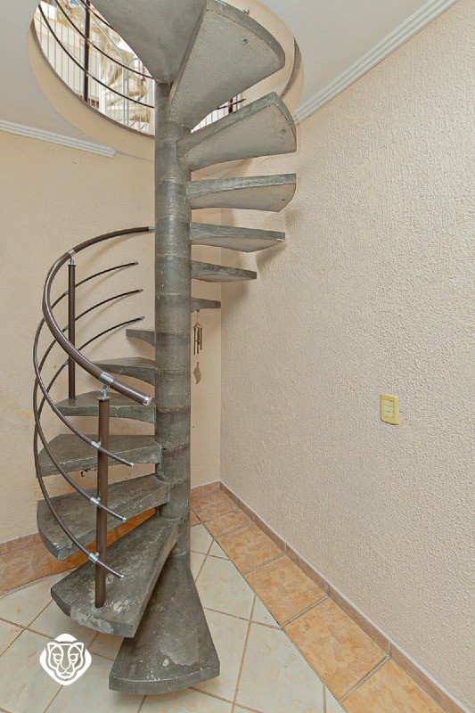 Escada de acesso garagem 