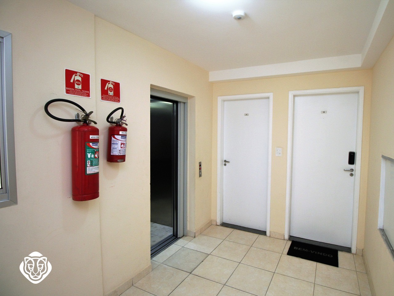 Hall social e elevador 