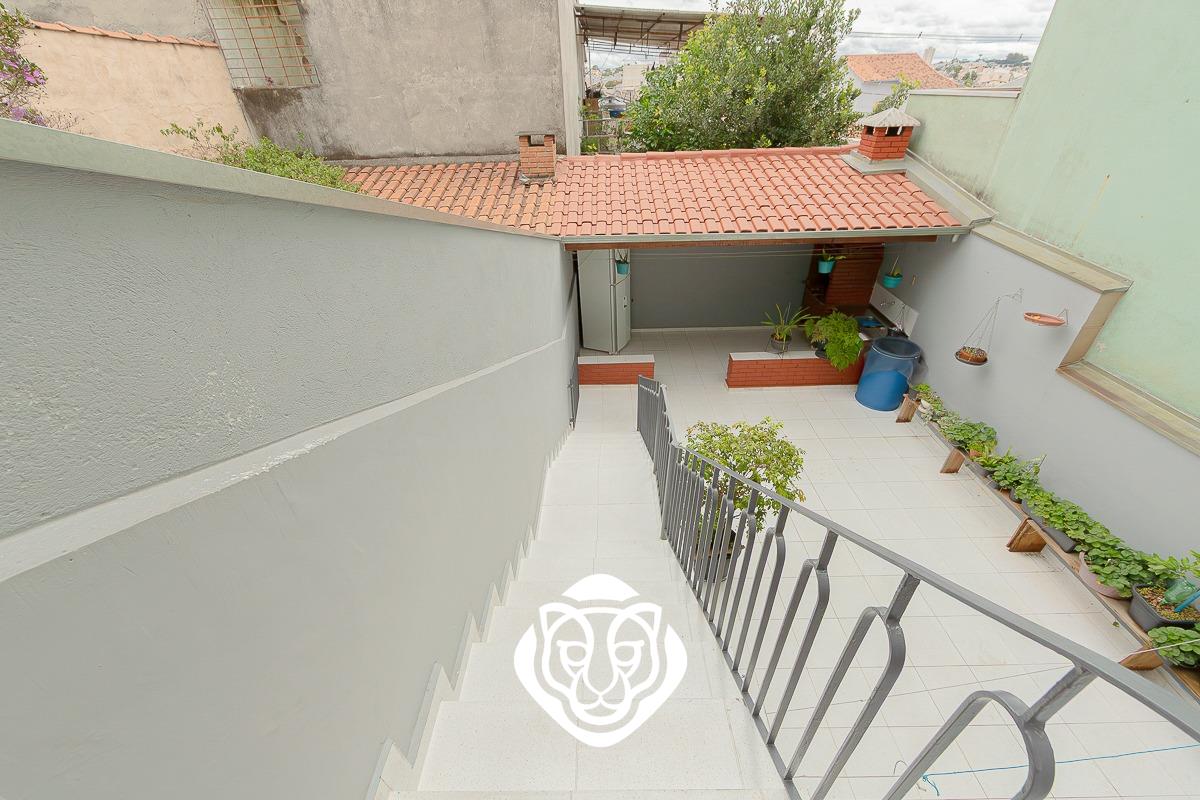 Acesso ao quintal fundos 