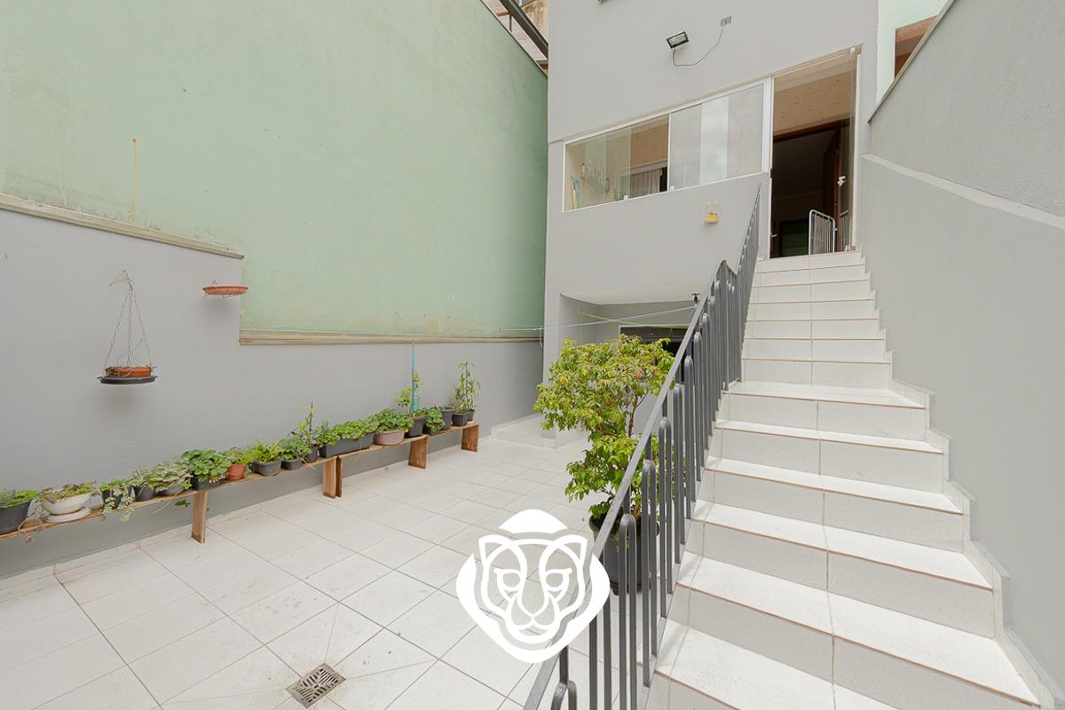 Acesso ao quintal fundos 