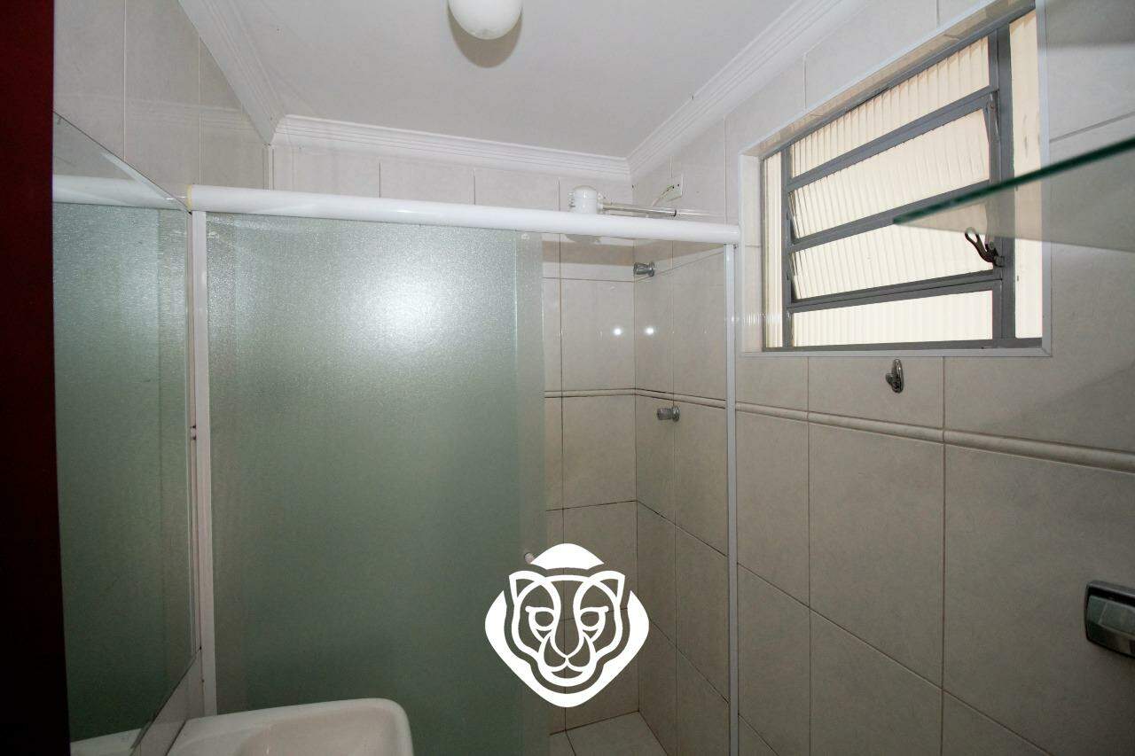 Despensa com banheiro