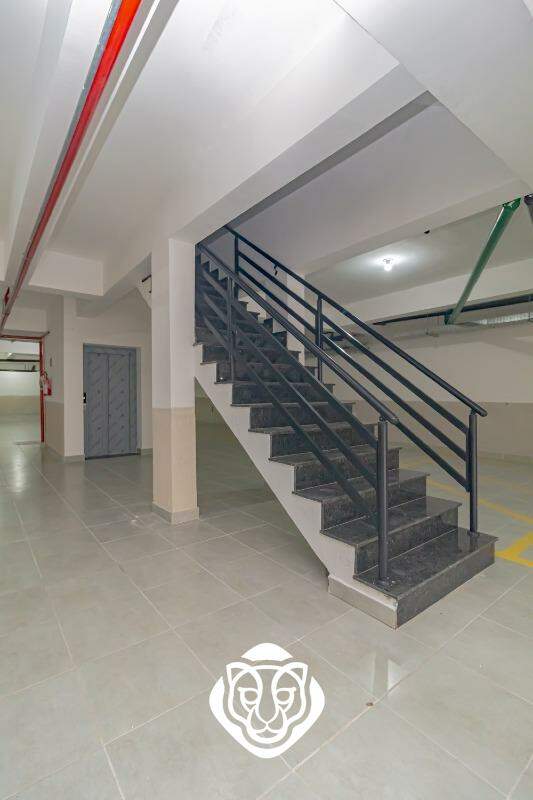 Escada de acesso / Elevador