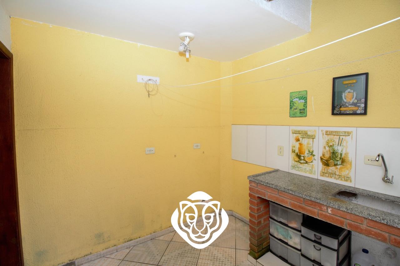 Quintal com churrasqueira 